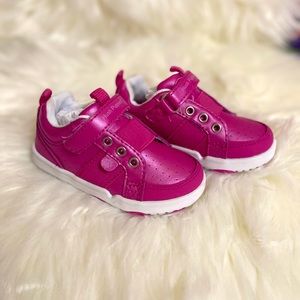 New size 6 toddler Hush Puppies